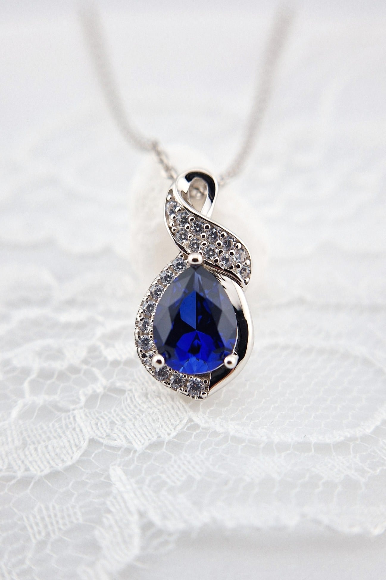 Saphir Halskette, Saphir Kette, Silber Kette mit Saphir Anhänger, Edelstein Kette, sapphire necklace