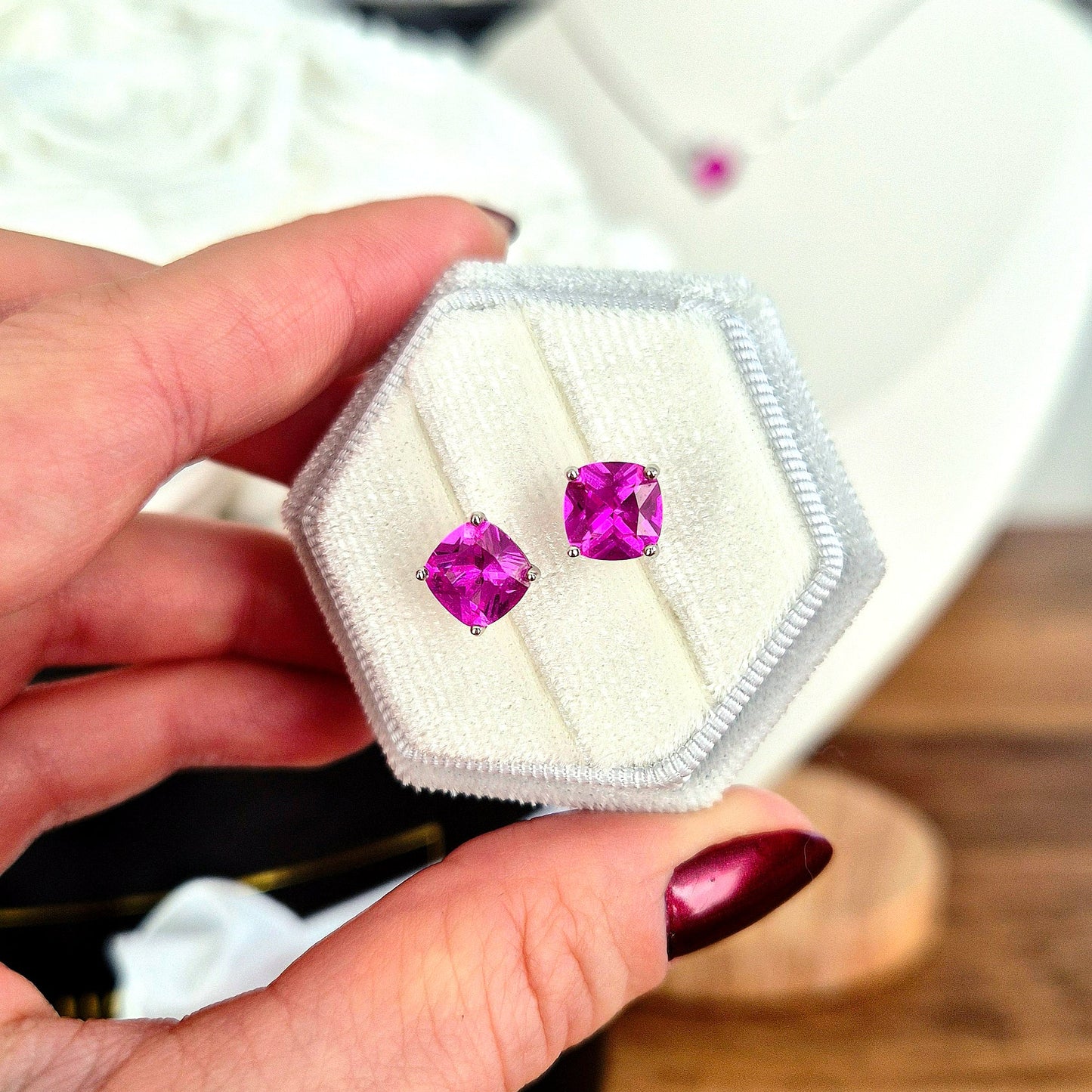 Saphir Ohrstecker, Pink sapphire stud earrings, Rosa Saphir Ohrringe, Sapphire earrings, Ohrschmuck, Rosa Ohrringe, Pink earrings, hot pink sapphire earrings, pink earrings, pink sapphire studs, Ohrschmuck, Ohrstecker, Ohrringe, studs, earrings, stud earrings, boucles doreilles, boucles, clous, puces, orecchini a perno, Schmuck, jewelry, jewellery, gioielli, gioiello, bijou