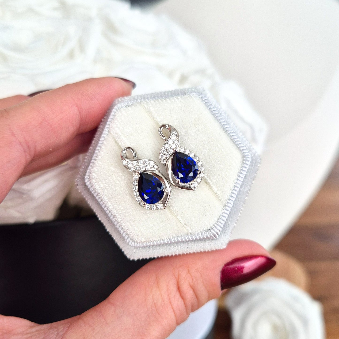 Saphir Ohrringe, Sapphire Earrings, Saphir Ohrstecker mit blauem Edelstein, Edelstein Ohrringe, Silber Ohrringe, Saphir Schmuck, Blau Saphir, royal blue sapphire earrings, stud earrings, Ohrstecker, Ohrringe, boucles, puces, boucles doreilles, orecchini, Schmuck, Jewelry, Jewellery, bijou, gioielli, Damenohrringe, Silberschmuck