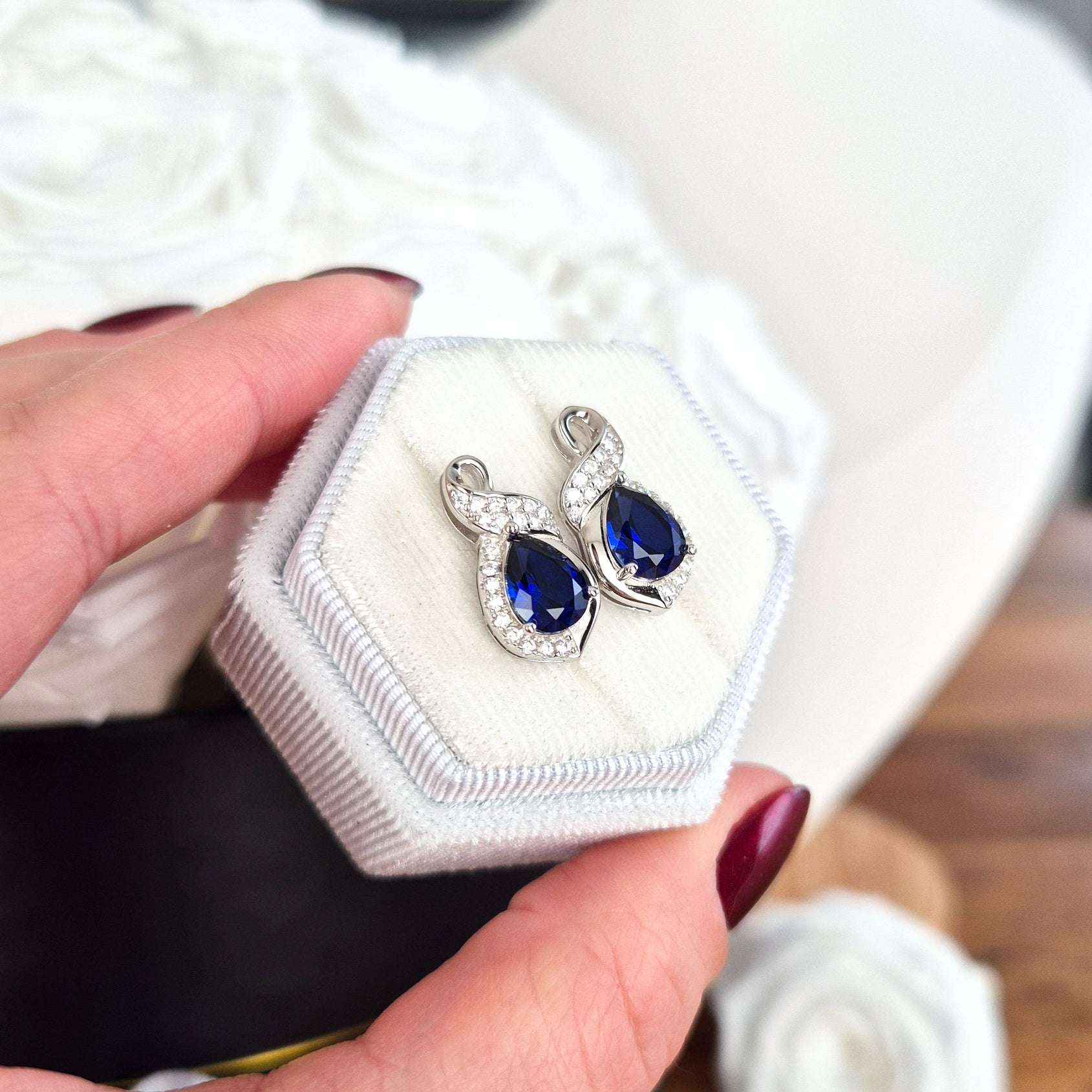 Saphir Ohrringe, Sapphire Earrings, Saphir Ohrstecker mit blauem Edelstein, Edelstein Ohrringe, Silber Ohrringe, Saphir Schmuck, Blau Saphir, royal blue sapphire earrings, stud earrings, Ohrstecker, Ohrringe, boucles, puces, boucles doreilles, orecchini, Schmuck, Jewelry, Jewellery, bijou, gioielli, Damenohrringe, Silberschmuck