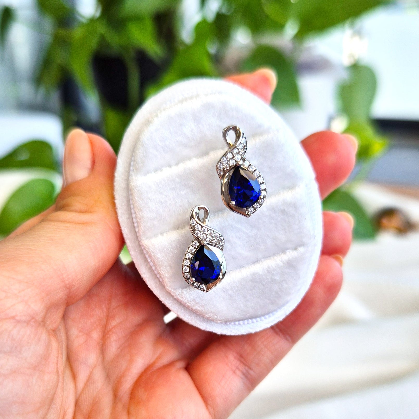 Saphir Ohrringe, Sapphire Earrings, Saphir Ohrstecker mit blauem Edelstein, Edelstein Ohrringe, Silber Ohrringe, Saphir Schmuck, Blau Saphir, royal blue sapphire earrings, stud earrings, Ohrstecker, Ohrringe, boucles, puces, boucles doreilles, orecchini, Schmuck, Jewelry, Jewellery, bijou, gioielli, Damenohrringe, Silberschmuck
