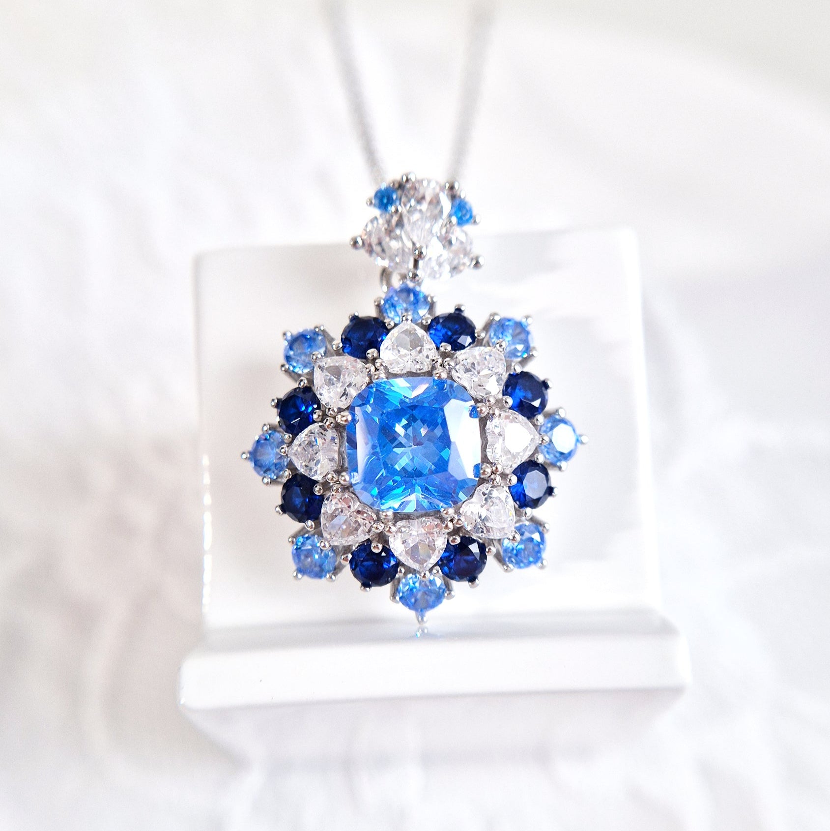 Silber Halskette Zirkonia blau, Anhänger Kette mit blauen CZ Diamant Imitaten, Silver necklace blue zircon, Zirkonia Halskette, Blaue Anhänger Halskette, collier, collana, collier bleue cz
