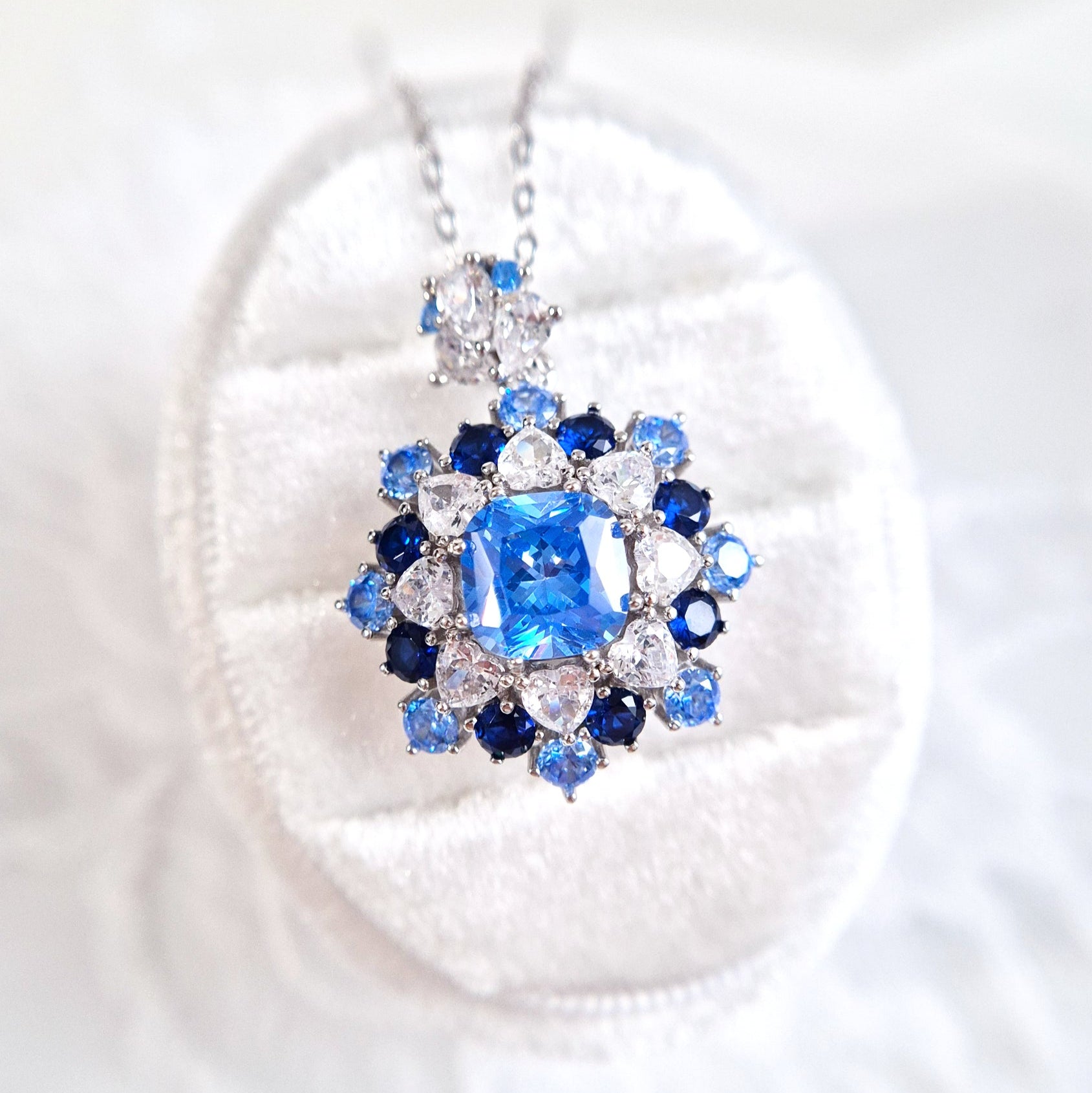 Silber Halskette Zirkonia blau, Anhänger Kette mit blauen CZ Diamant Imitaten, Silver necklace blue zircon, Zirkonia Halskette, Blaue Anhänger Halskette, collier, collana, collier bleue cz