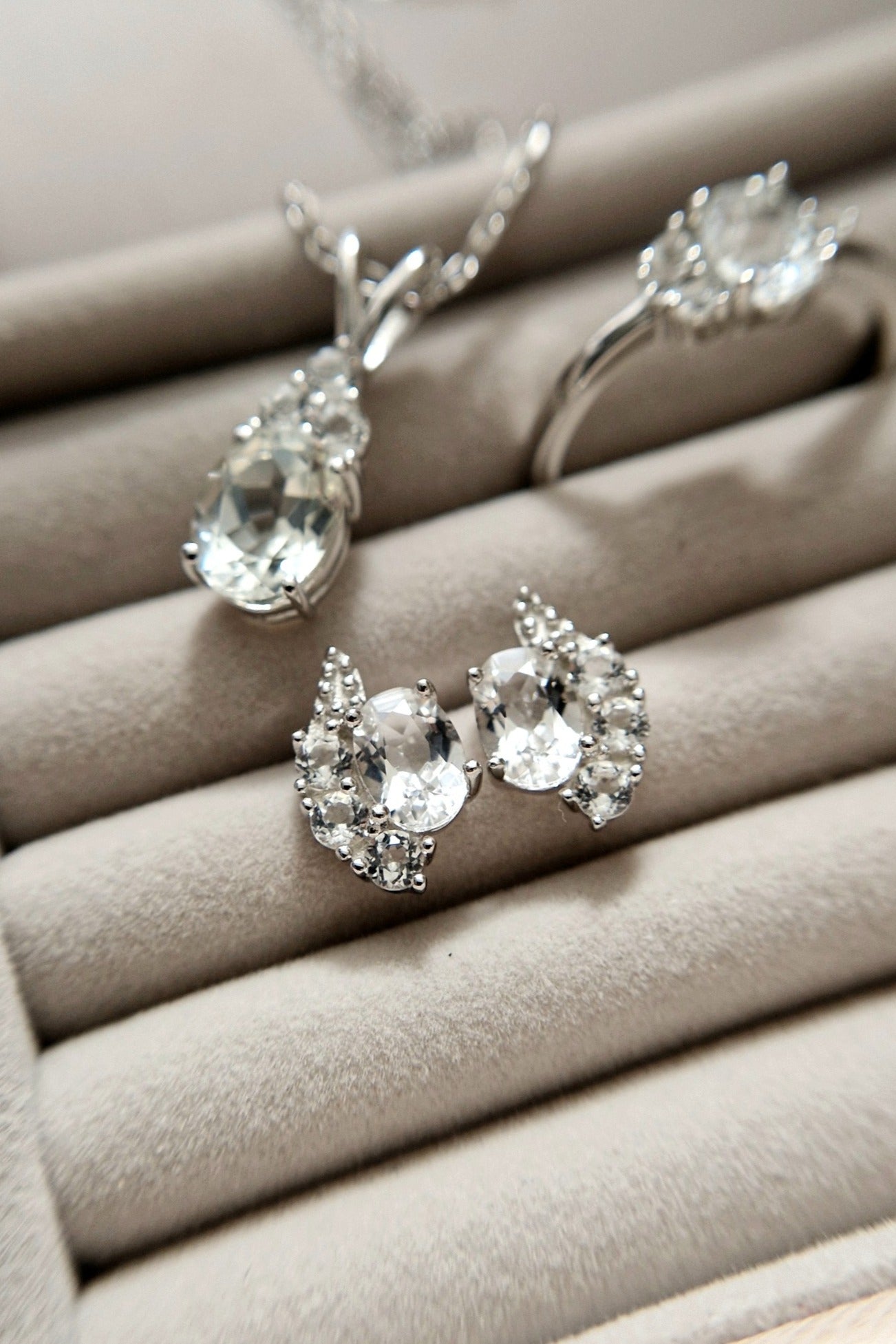 Topas Schmuckset Silber, Topas Schmuckset, Topaz jewerly set silver, topaz jewerly set, Silber Schmuckset Weisser Topas, White Topaz Jewelry set, Weiss topas Schmuckset, Topas Schmuck Set, Topaz Jewelry Set, Weiss Topas Ohrringe, Topas Ohrstecker, Weiss Topas Ring, Topas Kette, Weiss Topas Halskette, Topaz necklace, white topaz pendant necklace, white topaz ring, white topaz earrings, topaz stud earrings, silver ejwelry set, Silber Schmuck, Ring, Halskette, Necklace, Ohrringe, Ohrstecker, stud earrings