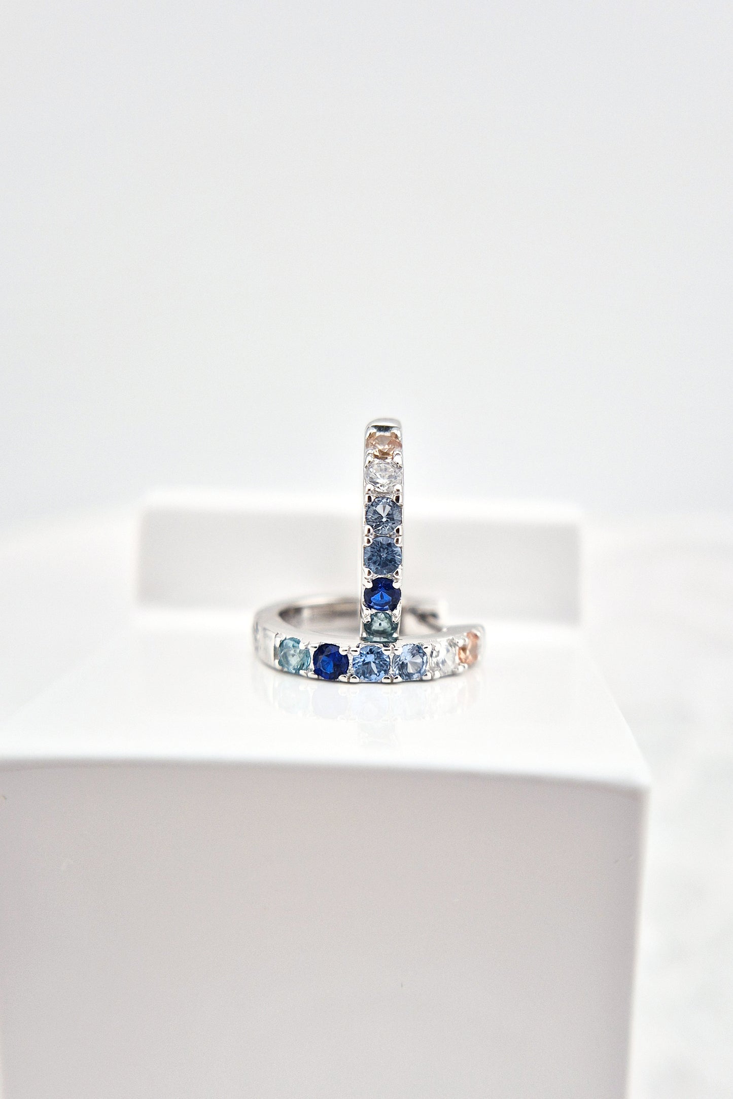 Silber Creolen mit blauen Steinen
