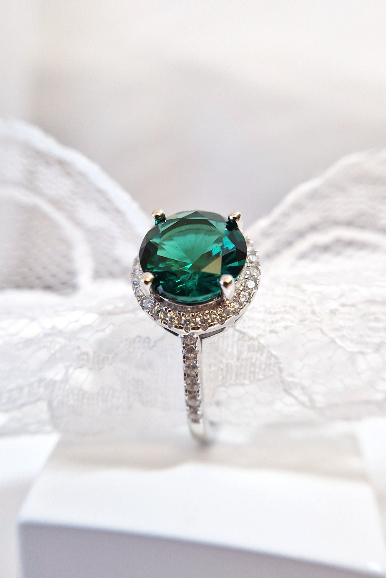 Smaragd Ring, Emerald Ring, grüner Smaragd Ring, green Emerald ring, Silberring, Silber Ring, Fingerring Smaragd, Fingerring, grüner Ring, Edelsteinring, Gemstone Ring, green ring, Ring Emaerald, halo ring, emerald halo ring, silver ring