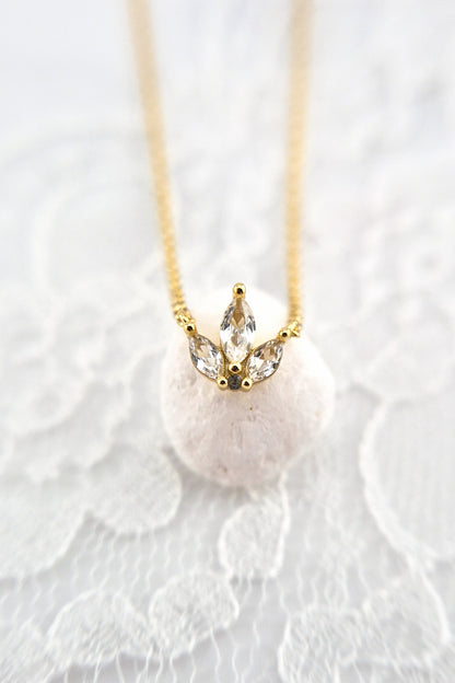 Weiss Topas Kette Gold, White Topaz necklace gold, Collier en or avec topaze blanche, golden necklace, minimalistic golden necklace, zierliche Goldene Halskette, zierliche Kette mit weissen Steinchen, golden necklace with white topaz pendant