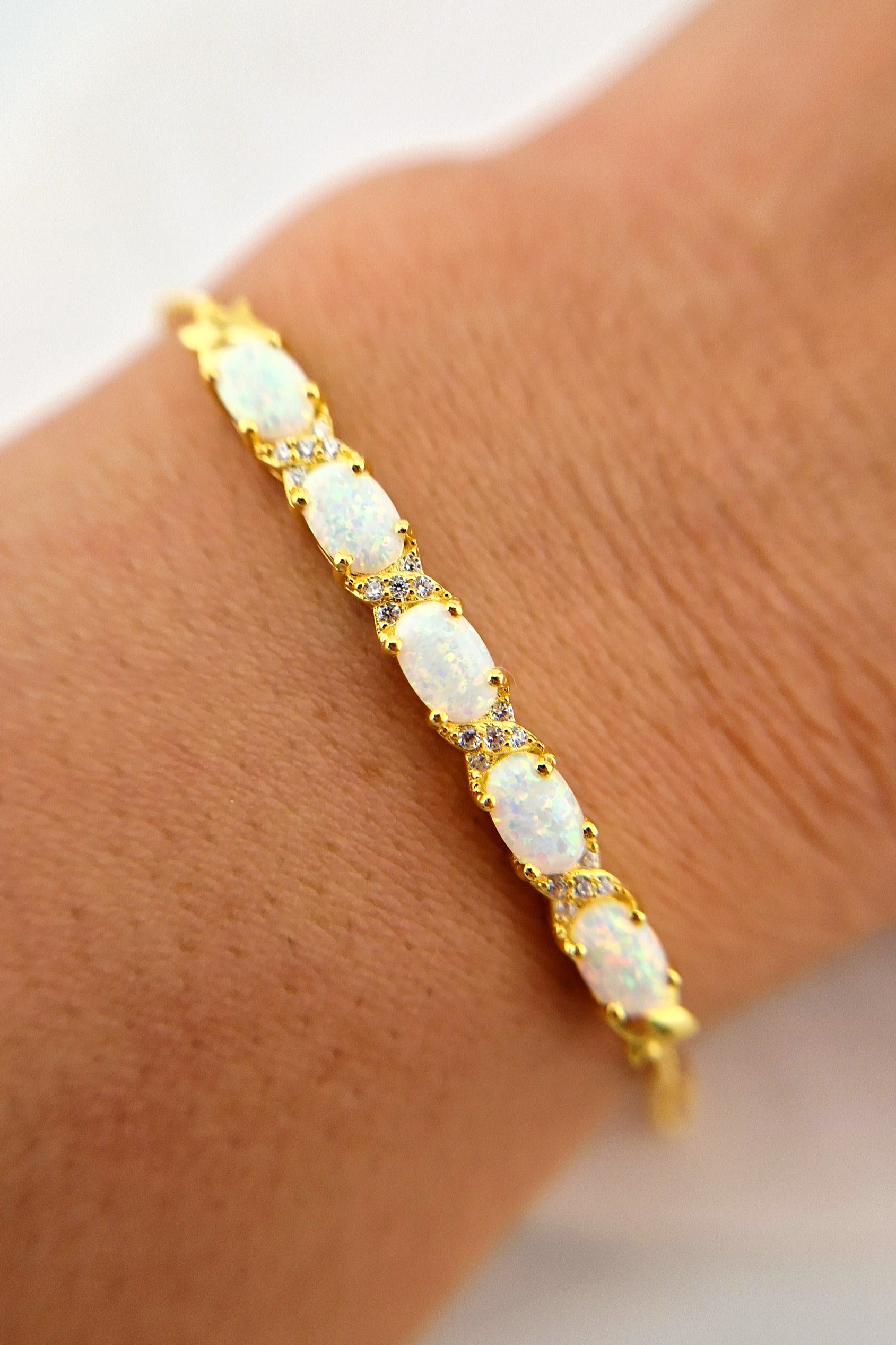 Weiss Opal Armband, White Opal Bracelet, Opal Armband, Opal Bracelet, white stone bracelet, Armband mit weissen Steinen, Edelstein Armband, Gemstone Bracelet, Goldenes Armband, golden Bracelet, Frauen Armband, bracelet for her, jewelry for her, Schmuck, Armband, Armschmuck, Bracelet, Jewelry, Bracelet Opale
