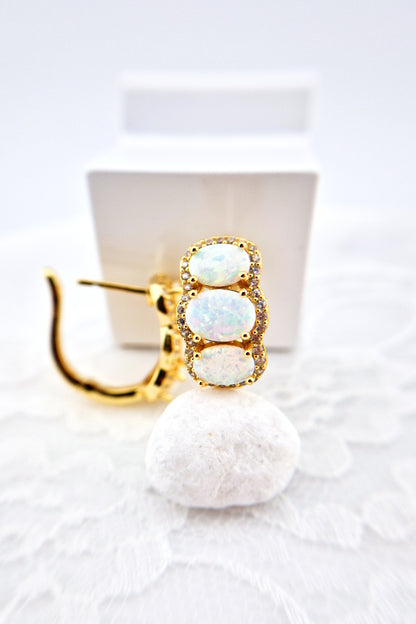 Weiss Opal Ohrringe, Creolen, Opal Ohrringe, White Opal earrings, Opal Earrings, hoop earrings, goldene Ohrringe, Ohrringe mit weissen Steinen, golden Earrings, earrings with white stones, earrings, Ohrringe, boucles d oreilles opale