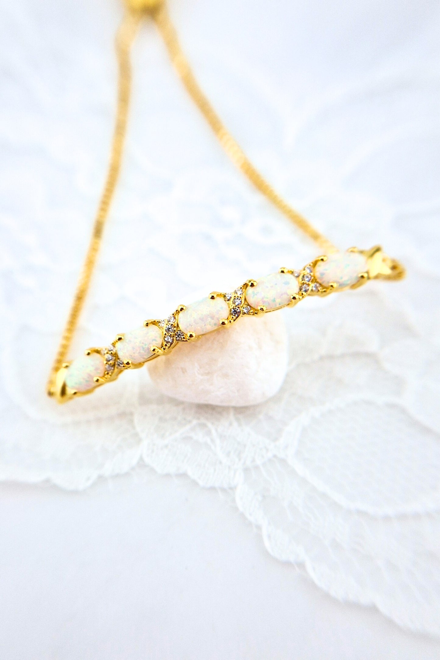 Weiss Opal Armband, White Opal Bracelet, Opal Armband, Opal Bracelet, white stone bracelet, Armband mit weissen Steinen, Edelstein Armband, Gemstone Bracelet, Goldenes Armband, golden Bracelet, Frauen Armband, bracelet for her, jewelry for her, Schmuck, Armband, Armschmuck, Bracelet, Jewelry, Bracelet Opale