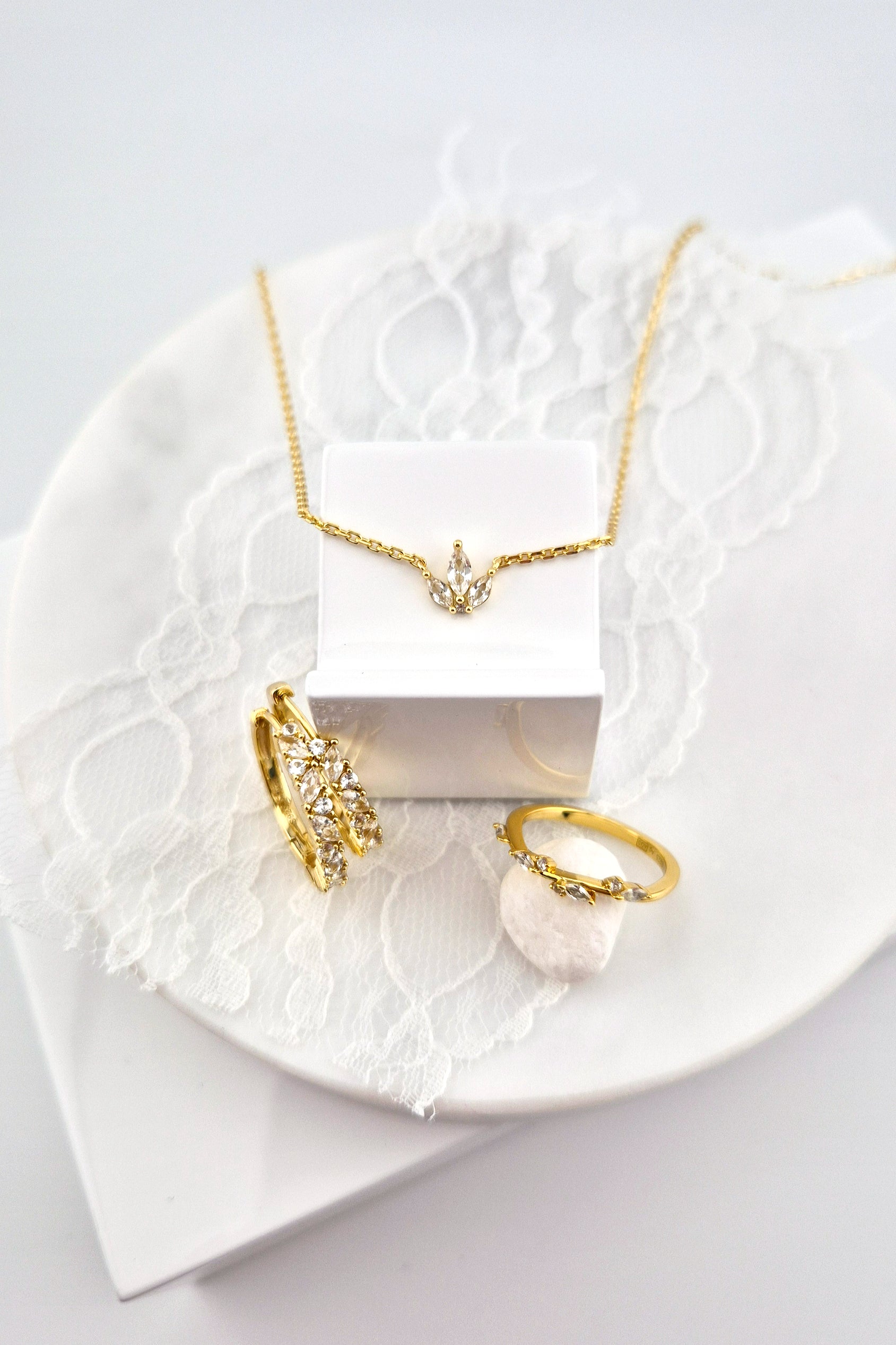 Weiss Topas Schmuckset gold, White topaz Jewelry set gold, dainty jewelry set for her in gold, Topaz Earrings, Topas Ohrringe, Topaz hoops, Topaz Ring, Weiss Topas Ring, White Topaz Necklace