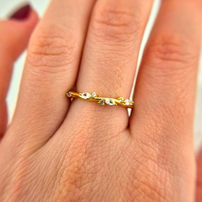 Weiss Topas Ring Gold, White Topaz Ring Gold, minimalistischer Ring, goldener Ring, Silber Ring vergoldet mit weissen Steinchen, dainty gold ring, Topaz ring in gold, Goldring, goldener Ring, golden ring, Ring. topaz ring, minimalist ring, bague minimaliste