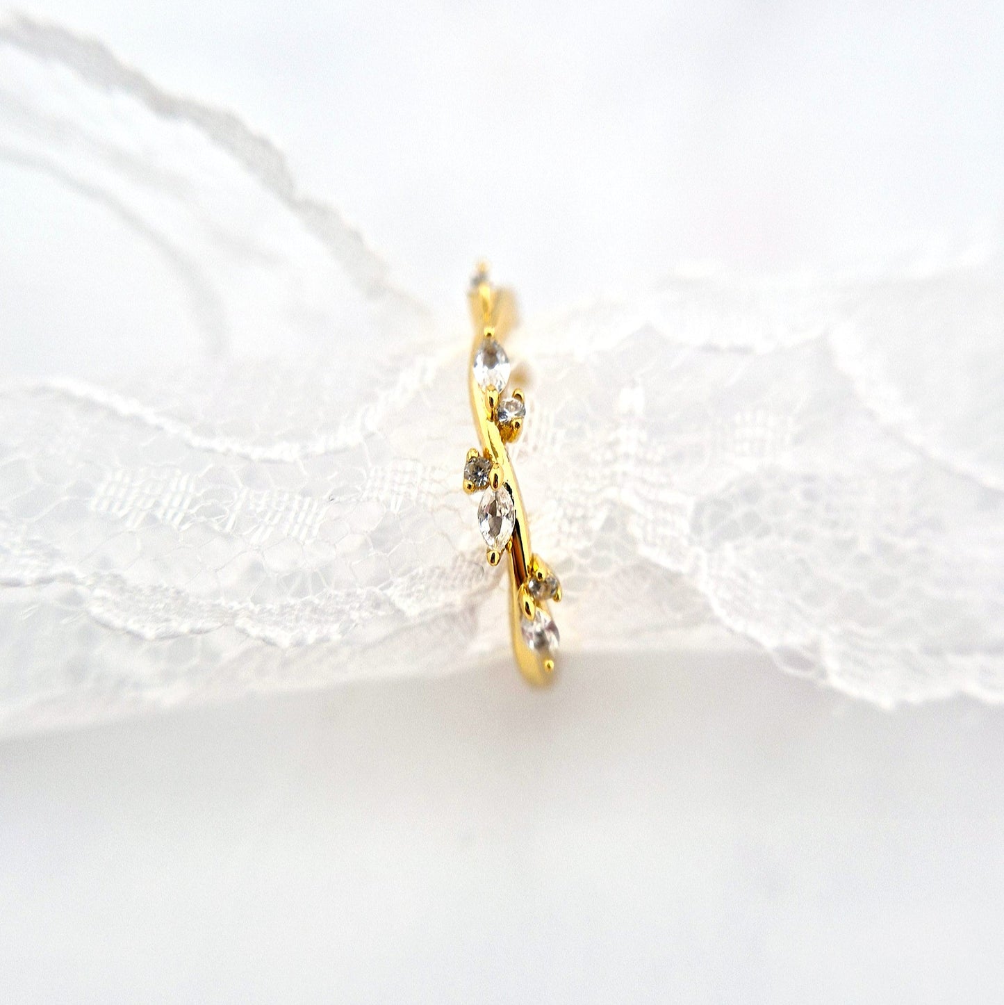 Weiss Topas Ring Gold, White Topaz Ring Gold, minimalistischer Ring, goldener Ring, Silber Ring vergoldet mit weissen Steinchen, dainty gold ring, Topaz ring in gold, Goldring, goldener Ring, golden ring, Ring. topaz ring, minimalist ring, bague minimaliste