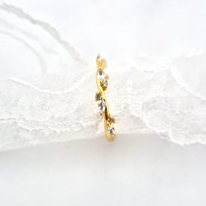 Weiss Topas Ring Gold, White Topaz Ring Gold, minimalistischer Ring, goldener Ring, Silber Ring vergoldet mit weissen Steinchen, dainty gold ring, Topaz ring in gold, Goldring, goldener Ring, golden ring, Ring. topaz ring, minimalist ring, bague minimaliste