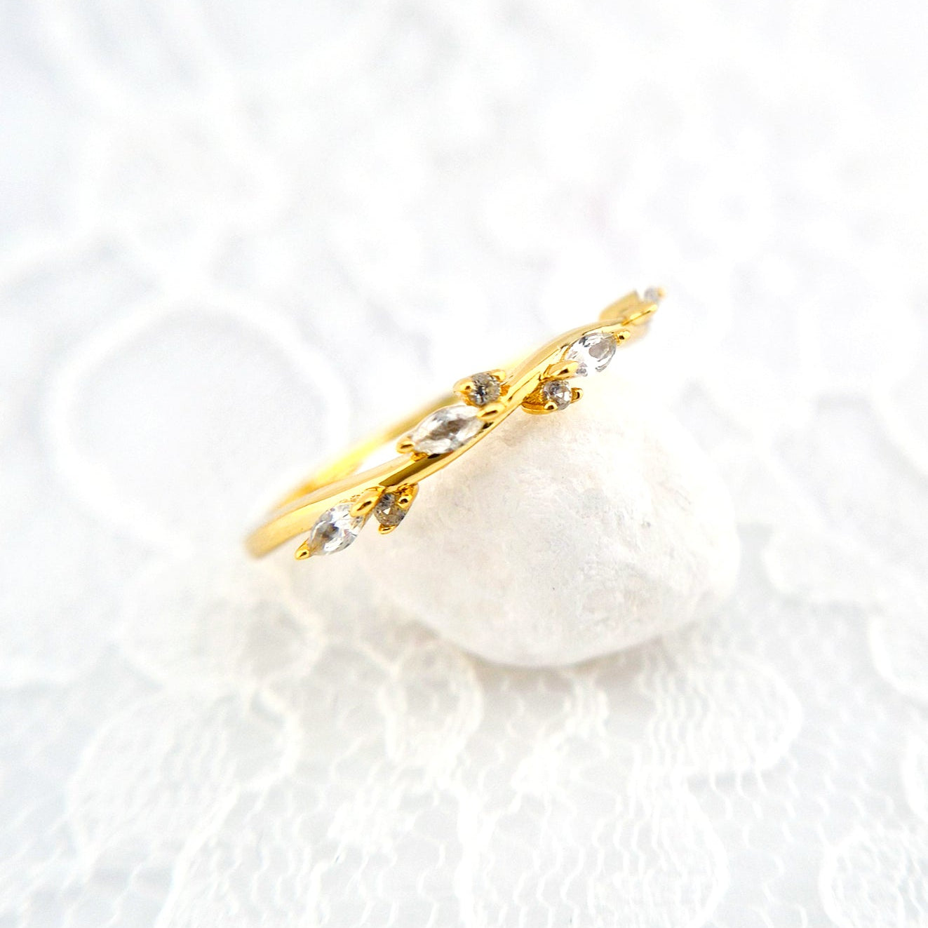 Topas Ring Gold, Topas ring, minimalistischer Ring, Topaz ring gold, Weiss Topas Ring Gold, White Topaz Ring Gold, minimalistischer Ring, goldener Ring, Silber Ring vergoldet mit weissen Steinchen, dainty gold ring, Topaz ring in gold, Goldring, goldener Ring, golden ring, Ring, topaz ring, minimalist ring, bague minimaliste