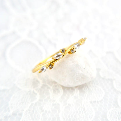 Topas Ring Gold, Topas ring, minimalistischer Ring, Topaz ring gold, Weiss Topas Ring Gold, White Topaz Ring Gold, minimalistischer Ring, goldener Ring, Silber Ring vergoldet mit weissen Steinchen, dainty gold ring, Topaz ring in gold, Goldring, goldener Ring, golden ring, Ring, topaz ring, minimalist ring, bague minimaliste