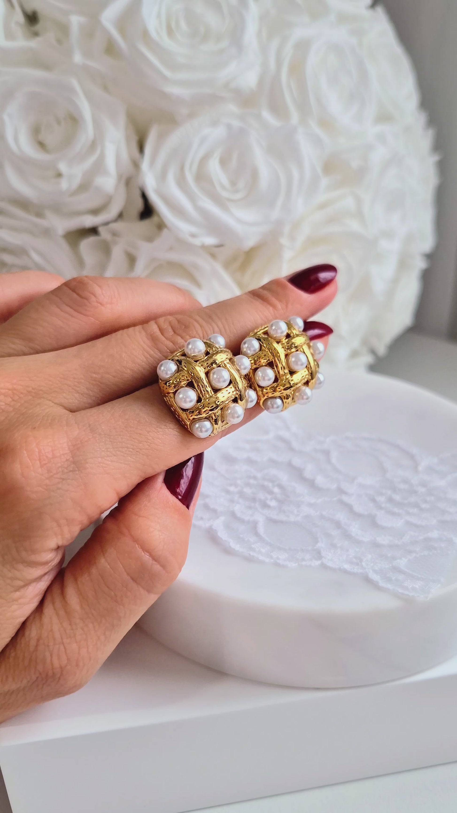 Golden Earrings with tiny white pearls, goldene Ohrringe, Ohrstecker, golden stud earrings