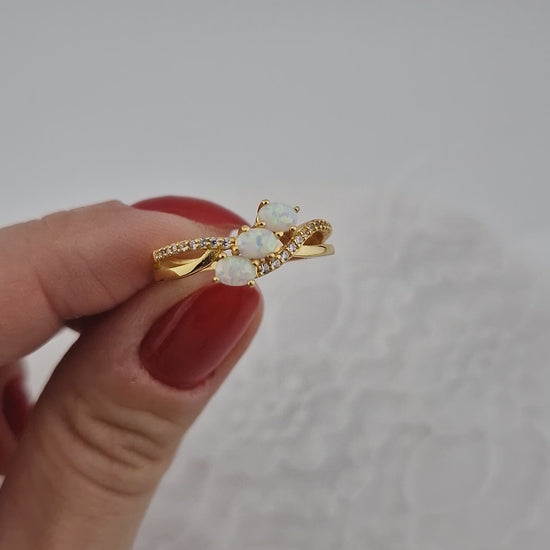 Weiss Opal Ring, Opal Ring, Ring, White Opal Ring, Opal Ring, golden Ring, three stone ring, gold Ring, Fingerring, Damenring, GOldener Ring, Ring mit Edelstein, Ring mit weissen Steinchen, white tone ring, ring with white stones, Gemstone Ring, Edelstein Ring Opal, bague opale