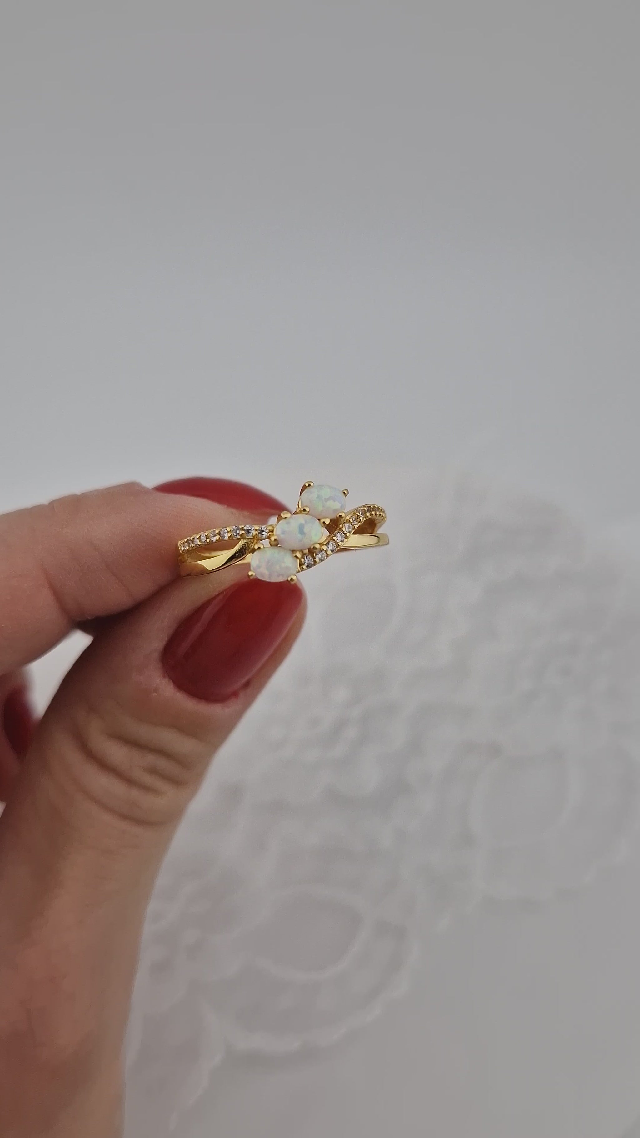 Weiss Opal Ring, Opal Ring, Ring, White Opal Ring, Opal Ring, golden Ring, three stone ring, gold Ring, Fingerring, Damenring, GOldener Ring, Ring mit Edelstein, Ring mit weissen Steinchen, white tone ring, ring with white stones, Gemstone Ring, Edelstein Ring Opal, bague opale