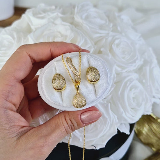 Pavé Schmuckset, Pave jewelry Set, Parure de bijoux pavée, Set di gioielli pavé, Gold Schmuckset, goldenes Schmuckset, Minimalistisches Schmuckset mit Pavé Fassung, golden jewelry sest, gold jewelry set, Pavé earrings, Pave Ohrringe, Pave necklace, Pave Halskette, Pave ring