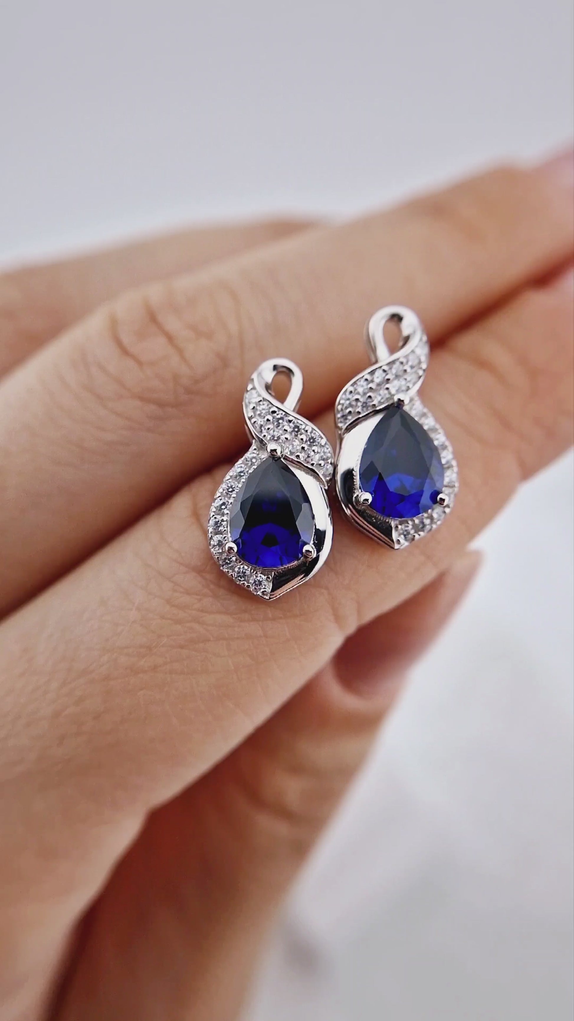 Saphir Ohrringe, Sapphire Earrings, Saphir Ohrstecker mit blauem Edelstein, Edelstein Ohrringe, Silber Ohrringe, Saphir Schmuck, Blau Saphir