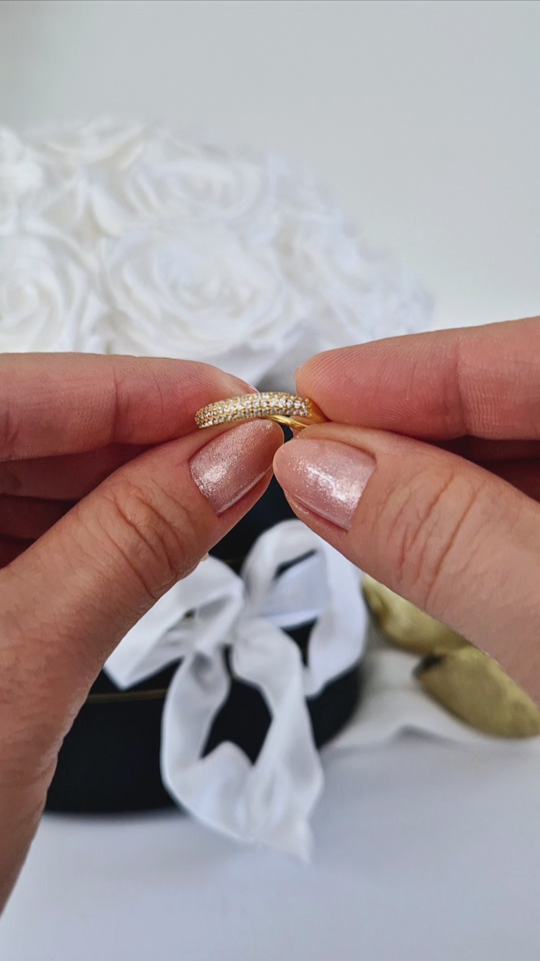 Pavé Ring, Bague Pavé, Anello Pavé, Goldener Ring, Golden ring, bague plaque or, anello dorata, minimalistischer RIng, minimalist ring, Ring, Bague, Anello, Wave Ring, Wellenring, Ring Welle, Ring mit Zircon Steinchen, Ring mit CZ Diamanten, CZ Diamond ring