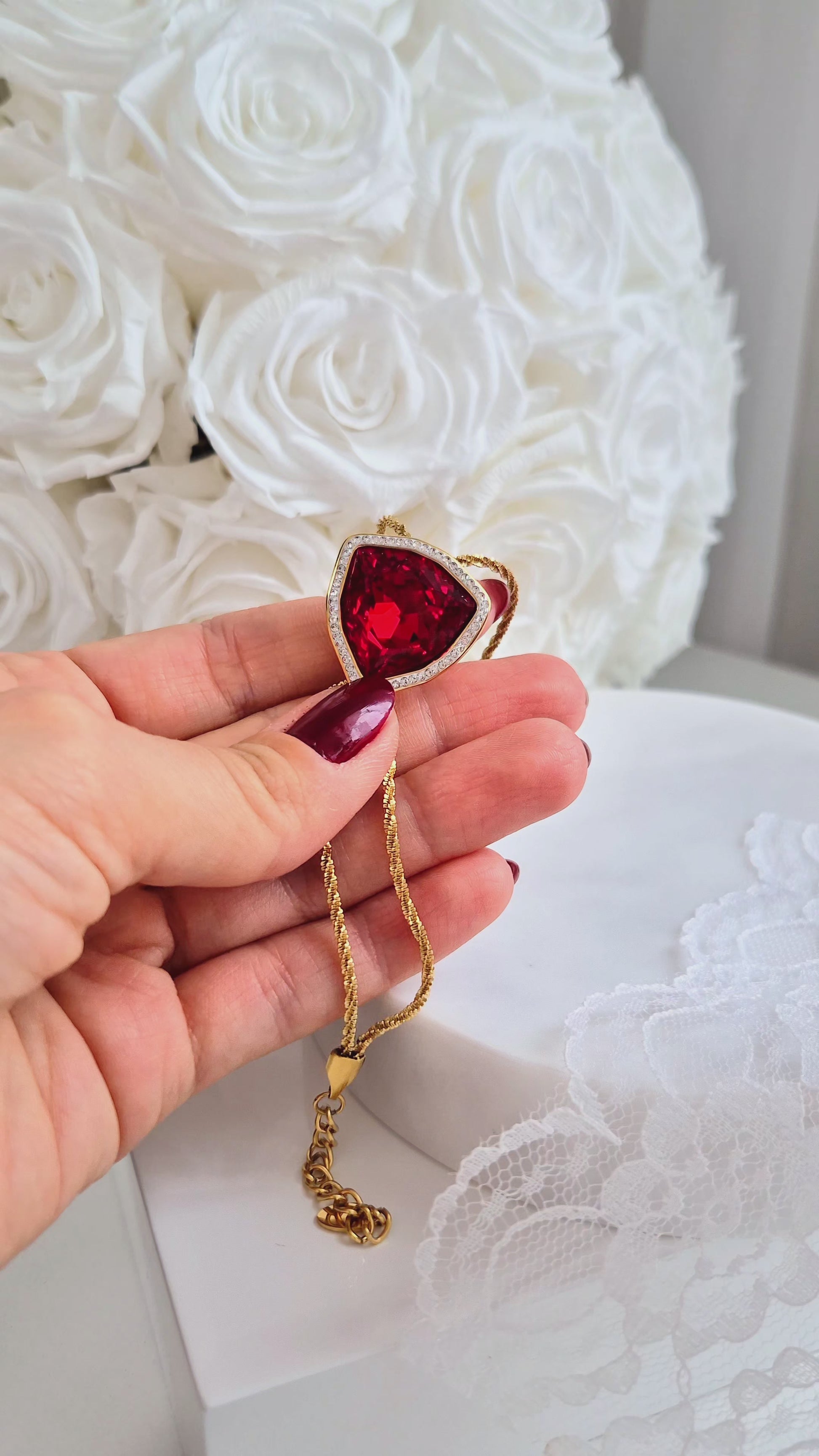 Red stone bracelet, Armband mit rotem Stein, goldenes Armband, Bracelet