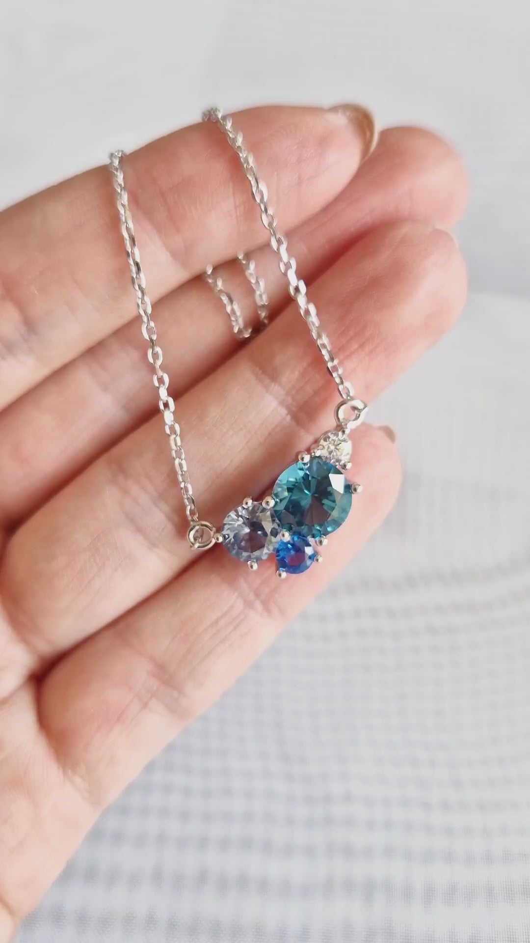Blau Topas Kette, London Blue Topaz Necklace, Silber Halskette mit Blautopas, Aquamarin und blauem Saphir Edelstein, Edelstein Kette Silber