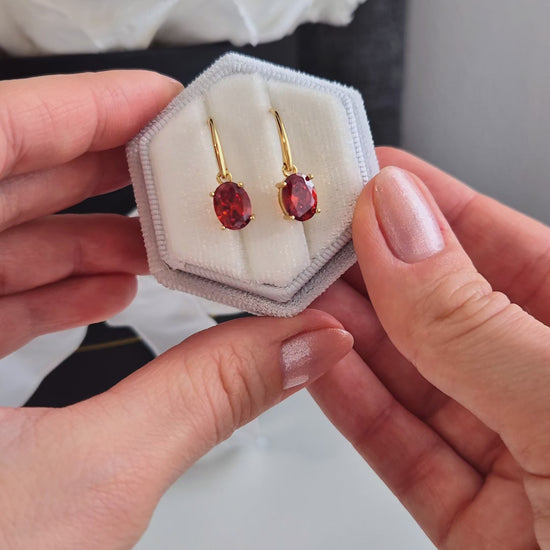 Granat Ohrringe, garnet earrings, Red Garnet Ohrringe Oval, goldene Ohrringe, Ohrringe, Granat Ohrringe, red garnet earrings, garnet earrings, earrings, Hängeohrringe mit rotem Granat Edelstein oval geschliffen in Krappenfassung vergoldet, dangle earrings, ohrhänger, Ohrringe, boucles, boucles doreilles, orecchini, jewelry, jewellery, schmuck, bijou, bijoux, gioielli, Damenohrringe, Silberschmuck