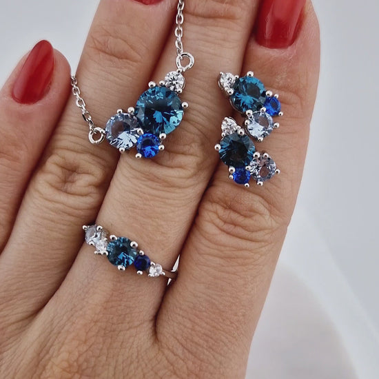 Schmuckset blaue Edelsteine, Blue gemstone jewelry set, Silber Schmuckset, Silver jewelry set, London blue Topas Jewelry, Blautopas Schmcukset, Aquamarin Schmuck, Aquamarine jewelry, Blau Saphir Schmuck Set, blue sapphire jewelry set, Topas Ring, Topas Halskette, Topas Ohrringe, Topaz earrings, Topaz Ring, Topaz necklace, topaz pnemdant necklace, SIlber Ohrringe, Silber Ohrstecker, Silberring, Silber Kette, Silver necklace, silver ring, silver earrings