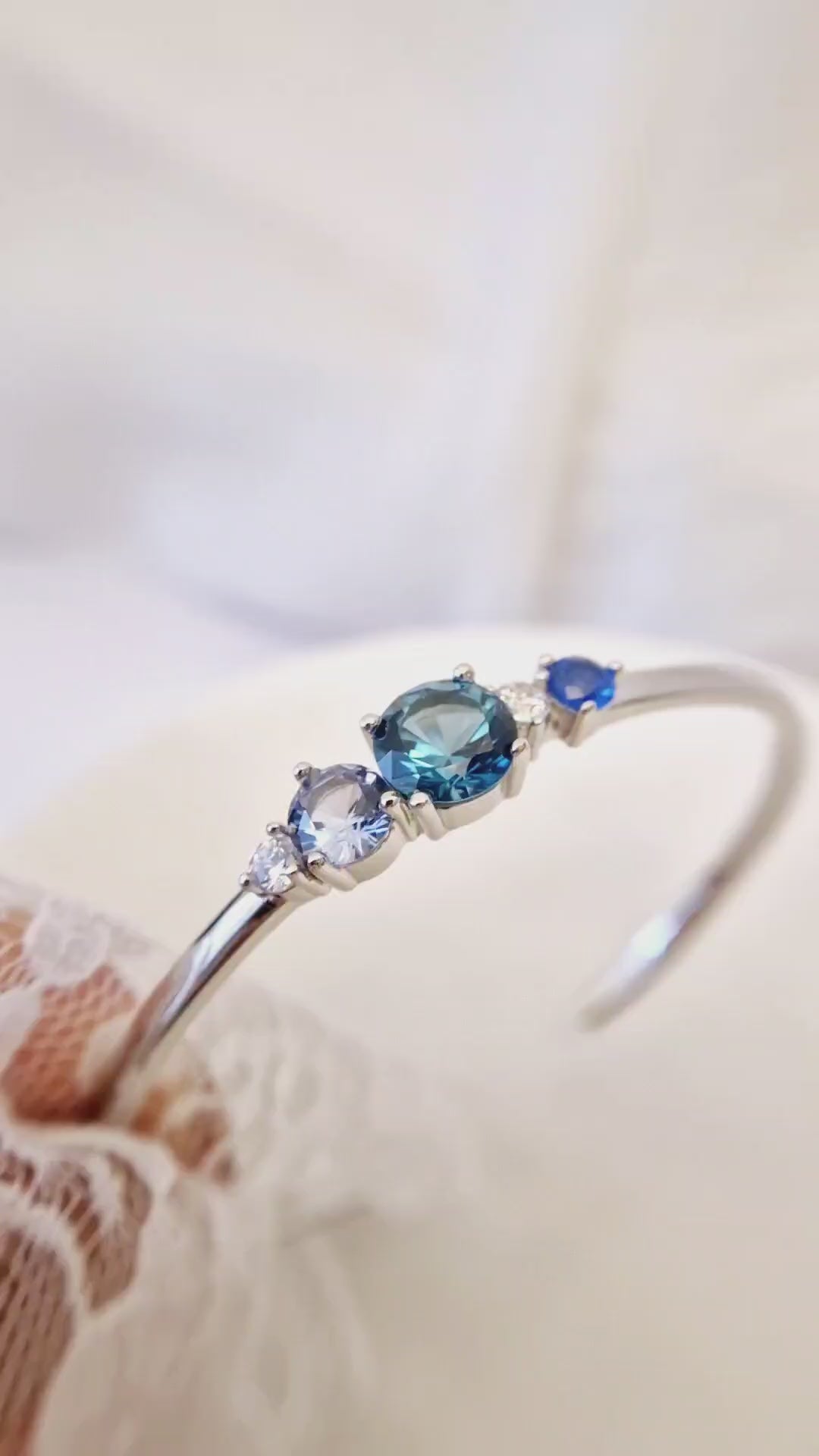 Armreifen mit blauen Edelsteinen, Silber Armreifen mit blauen Edelsteinen - blue gemstone bracelet, topaz bangle, Silber Schmuck mit Aquamarin, Saphir, Topas, London Blue Topaz Bracelet