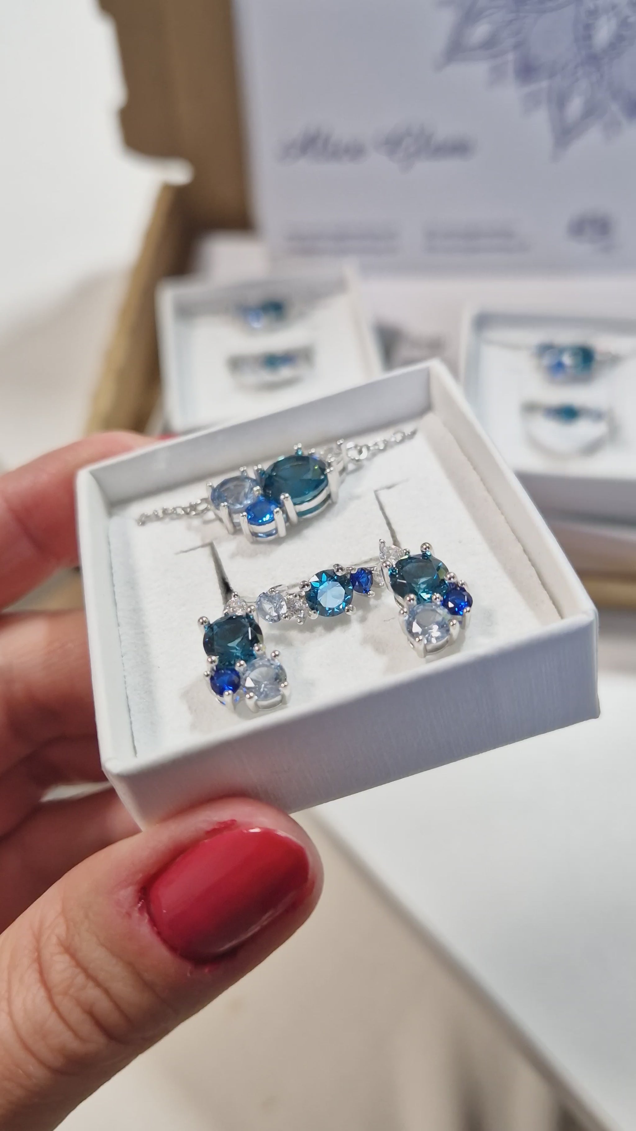 Schmuckset blaue Edelsteine, Blue gemstone jewelry set, Silber Schmuckset, Silver jewelry set, London blue Topas Jewelry, Blautopas Schmcukset, Aquamarin Schmuck, Aquamarine jewelry, Blau Saphir Schmuck Set, blue sapphire jewelry set, Topas Ring, Topas Halskette, Topas Ohrringe, Topaz earrings, Topaz Ring, Topaz necklace, topaz pnemdant necklace, SIlber Ohrringe, Silber Ohrstecker, Silberring, Silber Kette, Silver necklace, silver ring, silver earrings