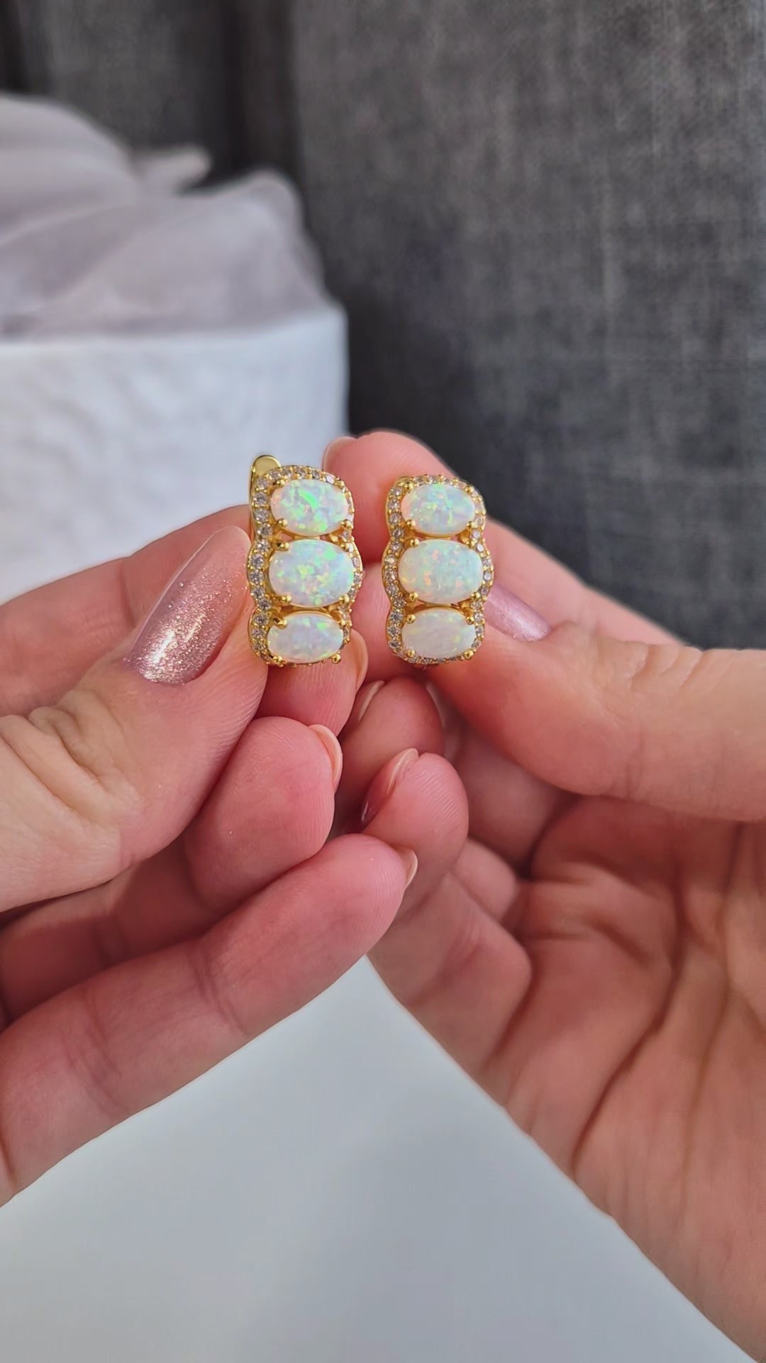 Opal Ohrringe, White Opal earrings, Opal Earrings, Weiss Opal Ohrringe, Creolen, hoop earrings, goldene Ohrringe, Ohrringe mit weissen Steinen, golden Earrings, earrings with white stones, earrings, Ohrringe, boucles doreilles, orecchini, opale, bouples, earrings, hoop earrings, hoops, creolen, creoles