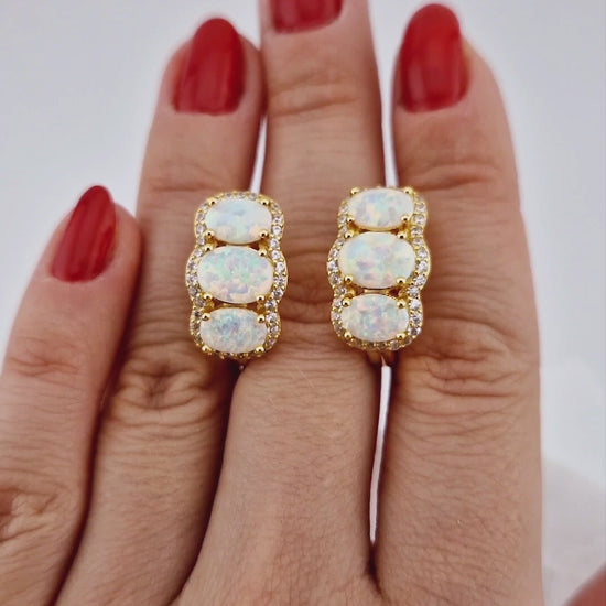 Weiss Opal Ohrringe, Creolen, Opal Ohrringe, White Opal earrings, Opal Earrings, hoop earrings, goldene Ohrringe, Ohrringe mit weissen Steinen, golden Earrings, earrings with white stones, earrings, Ohrringe, boucles d oreilles opale
