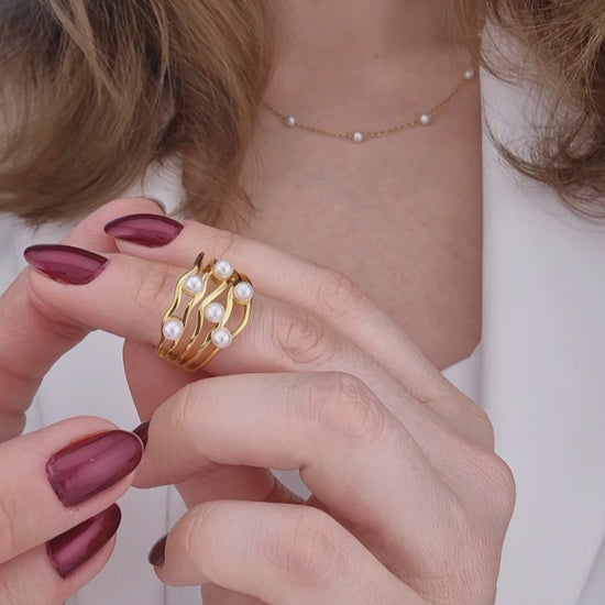 Goldener ring, golden ring, minimalistischer Ring, minimalist ring, Perlenring, pearl ring, bague doree, bague minimalist, edelstahl ring vergoldet, Edelstahlring, stainless steel ring, gold ring with pearls, gold ring
