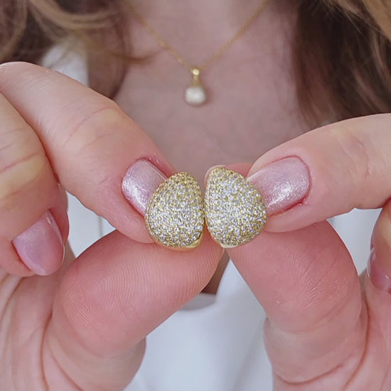 Pavé Ohrringe, Pavé earrings, Boucles doreilles pavé, Orecchini pavé, Gold Ohrringe, goldene Ohrringe, Goldene Creolen, Ohrringe, Creolen, golden Earrings, gold earrings, boucles doreed plaque dor, boucles doreilles, orecchini, huggie hoop earrings, hoop earrings, earrings, orecchini dorata