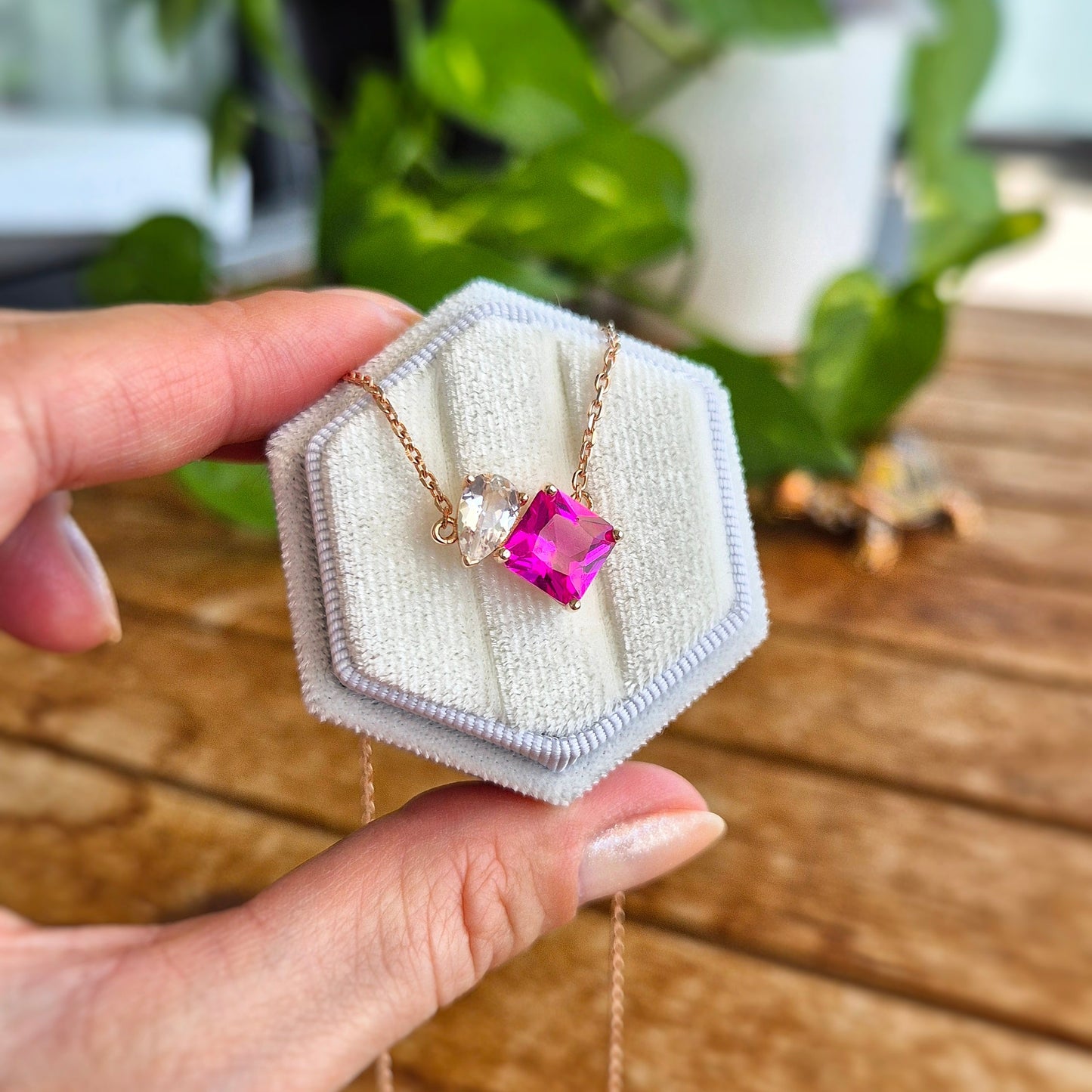 Saphir Halskette, Sapphire necklace, gemstone necklace, toi et moi necklace, toi et moi, Rosa Saphir Halskette, Silberkette, Silber Halskette, Damen Halskette, hot pink sapphire necklace, pink sapphire neckalce, sapphire pendant, Saphir Kette, Anhängerkette, pendant necklace, Rosegold Kette, rose-gold necklace, topas Halskette, topaz necklace, Silber Halskette mit Saphir Ahänger, Halskette, necklace, collier, collana, Schmuck, jewelry, jewellery, bijoux, gioielli, accessoire